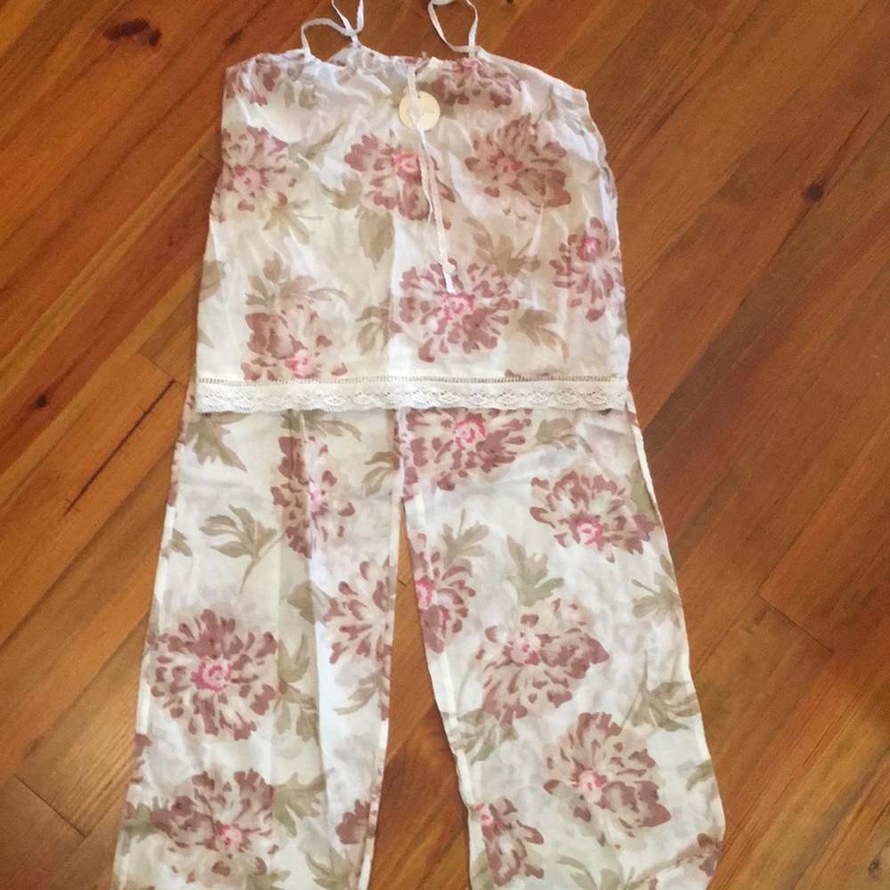 Frou-frou floral brand new pj set